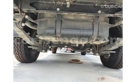 Acheter Import Voiture Toyota Land Cruiser Blanc à Import - Dubai, Hhohho Acheter Import Voiture Toyota Land Cruiser Blanc à Import - Dubai, Hhohho