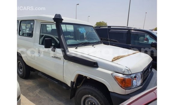 Acheter Import Voiture Toyota Land Cruiser Blanc à Import - Dubai, Hhohho Acheter Import Voiture Toyota Land Cruiser Blanc à Import - Dubai, Hhohho
