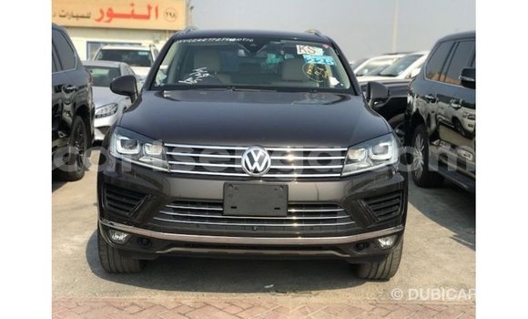 Acheter Import Voiture Volkswagen Touareg Marron à Import - Dubai, Hhohho Acheter Import Voiture Volkswagen Touareg Marron à Import - Dubai, Hhohho