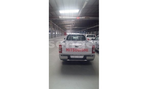 Nunua Imported Mitsubishi L200 White Gari ndani ya Import - Dubai nchini Hhohho Nunua Imported Mitsubishi L200 White Gari ndani ya Import - Dubai nchini Hhohho