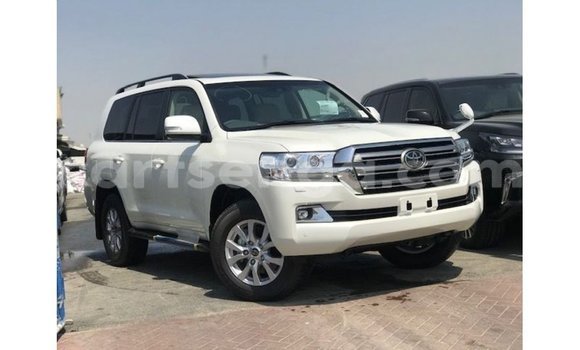 Acheter Import Voiture Toyota Land Cruiser Blanc à Import - Dubai, Hhohho Acheter Import Voiture Toyota Land Cruiser Blanc à Import - Dubai, Hhohho