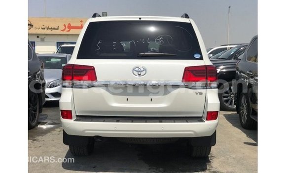 Acheter Import Voiture Toyota Land Cruiser Blanc à Import - Dubai, Hhohho Acheter Import Voiture Toyota Land Cruiser Blanc à Import - Dubai, Hhohho