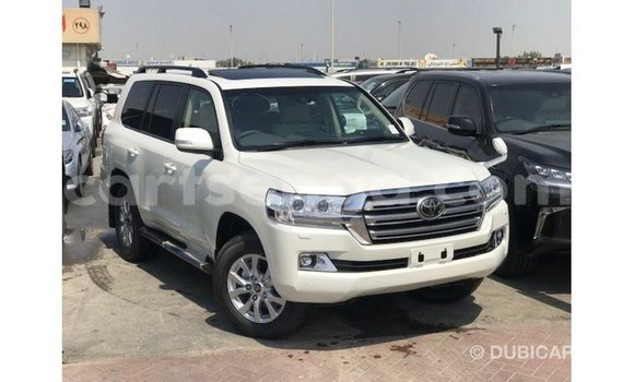 Acheter Import Voiture Toyota Land Cruiser Blanc à Import - Dubai, Hhohho Acheter Import Voiture Toyota Land Cruiser Blanc à Import - Dubai, Hhohho