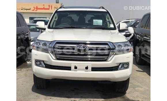 Acheter Import Voiture Toyota Land Cruiser Blanc à Import - Dubai, Hhohho Acheter Import Voiture Toyota Land Cruiser Blanc à Import - Dubai, Hhohho