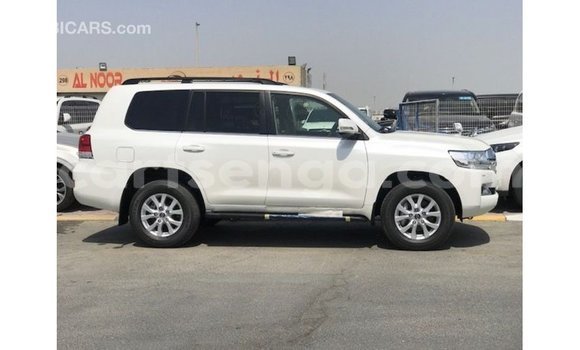 Acheter Import Voiture Toyota Land Cruiser Blanc à Import - Dubai, Hhohho Acheter Import Voiture Toyota Land Cruiser Blanc à Import - Dubai, Hhohho