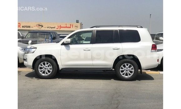 Acheter Import Voiture Toyota Land Cruiser Blanc à Import - Dubai, Hhohho Acheter Import Voiture Toyota Land Cruiser Blanc à Import - Dubai, Hhohho