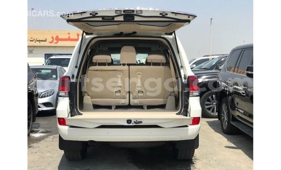 Acheter Import Voiture Toyota Land Cruiser Blanc à Import - Dubai, Hhohho Acheter Import Voiture Toyota Land Cruiser Blanc à Import - Dubai, Hhohho