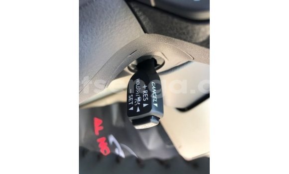 Acheter Import Voiture Toyota Land Cruiser Blanc à Import - Dubai, Hhohho Acheter Import Voiture Toyota Land Cruiser Blanc à Import - Dubai, Hhohho