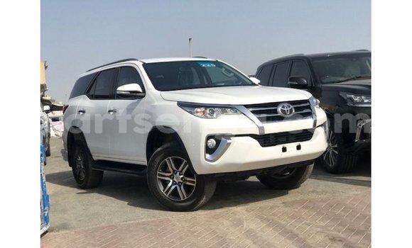 Nunua Imported Toyota Fortuner White Gari ndani ya Import - Dubai nchini Hhohho
