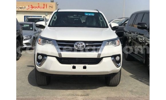 Acheter Import Voiture Toyota Fortuner Blanc à Import - Dubai, Hhohho Acheter Import Voiture Toyota Fortuner Blanc à Import - Dubai, Hhohho