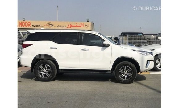 Acheter Import Voiture Toyota Fortuner Blanc à Import - Dubai, Hhohho Acheter Import Voiture Toyota Fortuner Blanc à Import - Dubai, Hhohho