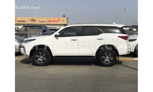 Acheter Import Voiture Toyota Fortuner Blanc à Import - Dubai, Hhohho Acheter Import Voiture Toyota Fortuner Blanc à Import - Dubai, Hhohho