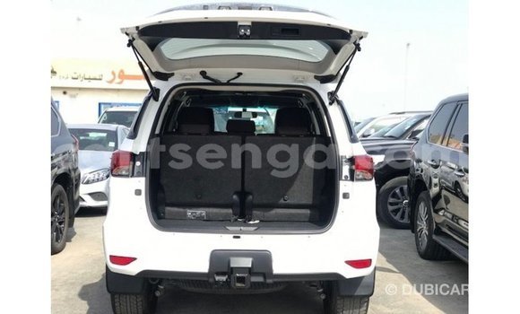 Acheter Import Voiture Toyota Fortuner Blanc à Import - Dubai, Hhohho Acheter Import Voiture Toyota Fortuner Blanc à Import - Dubai, Hhohho
