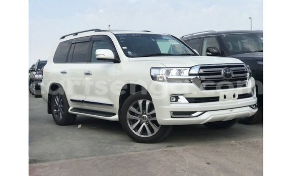 Acheter Import Voiture Toyota Land Cruiser Blanc à Import - Dubai, Hhohho Acheter Import Voiture Toyota Land Cruiser Blanc à Import - Dubai, Hhohho