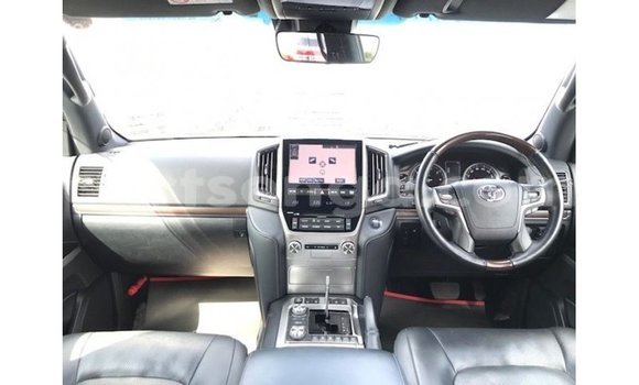 Acheter Import Voiture Toyota Land Cruiser Blanc à Import - Dubai, Hhohho Acheter Import Voiture Toyota Land Cruiser Blanc à Import - Dubai, Hhohho