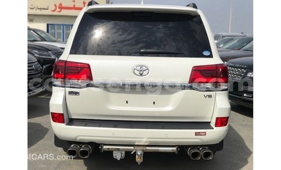 Acheter Import Voiture Toyota Land Cruiser Blanc à Import - Dubai, Hhohho Acheter Import Voiture Toyota Land Cruiser Blanc à Import - Dubai, Hhohho