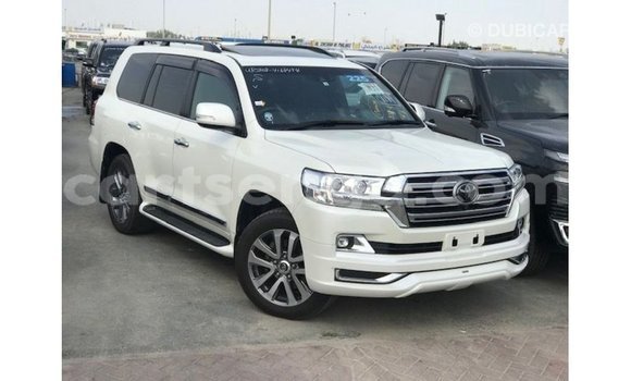 Acheter Import Voiture Toyota Land Cruiser Blanc à Import - Dubai, Hhohho Acheter Import Voiture Toyota Land Cruiser Blanc à Import - Dubai, Hhohho