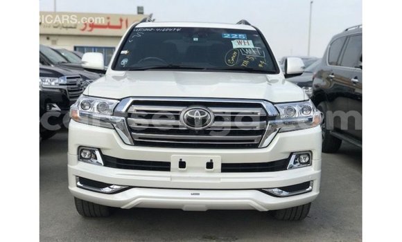 Acheter Import Voiture Toyota Land Cruiser Blanc à Import - Dubai, Hhohho Acheter Import Voiture Toyota Land Cruiser Blanc à Import - Dubai, Hhohho