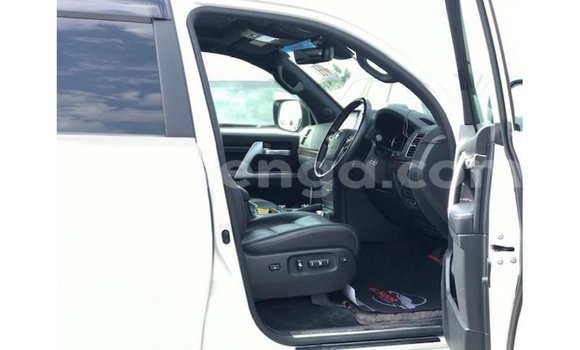 Acheter Import Voiture Toyota Land Cruiser Blanc à Import - Dubai, Hhohho Acheter Import Voiture Toyota Land Cruiser Blanc à Import - Dubai, Hhohho