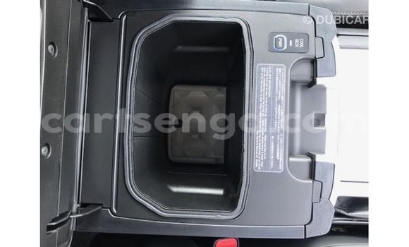 Acheter Import Voiture Toyota Land Cruiser Blanc à Import - Dubai, Hhohho Acheter Import Voiture Toyota Land Cruiser Blanc à Import - Dubai, Hhohho