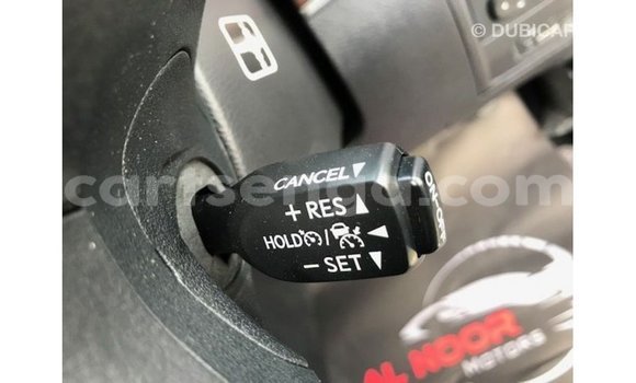 Acheter Import Voiture Toyota Land Cruiser Blanc à Import - Dubai, Hhohho Acheter Import Voiture Toyota Land Cruiser Blanc à Import - Dubai, Hhohho