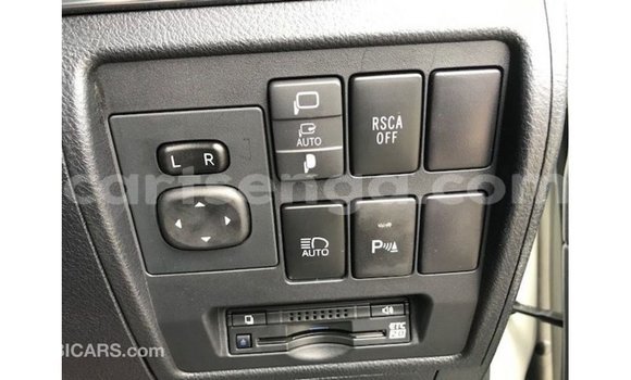 Acheter Import Voiture Toyota Land Cruiser Blanc à Import - Dubai, Hhohho Acheter Import Voiture Toyota Land Cruiser Blanc à Import - Dubai, Hhohho