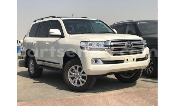 Nunua Imported Toyota Land Cruiser White Gari ndani ya Import - Dubai nchini Hhohho
