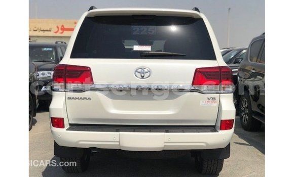 Nunua Imported Toyota Land Cruiser White Gari ndani ya Import - Dubai nchini Hhohho Nunua Imported Toyota Land Cruiser White Gari ndani ya Import - Dubai nchini Hhohho