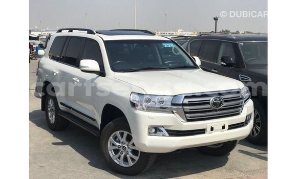 Nunua Imported Toyota Land Cruiser White Gari ndani ya Import - Dubai nchini Hhohho Nunua Imported Toyota Land Cruiser White Gari ndani ya Import - Dubai nchini Hhohho