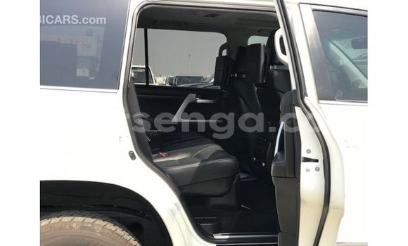 Nunua Imported Toyota Land Cruiser White Gari ndani ya Import - Dubai nchini Hhohho Nunua Imported Toyota Land Cruiser White Gari ndani ya Import - Dubai nchini Hhohho
