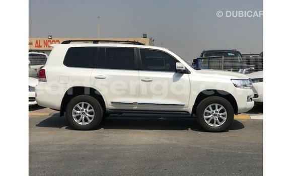 Nunua Imported Toyota Land Cruiser White Gari ndani ya Import - Dubai nchini Hhohho Nunua Imported Toyota Land Cruiser White Gari ndani ya Import - Dubai nchini Hhohho