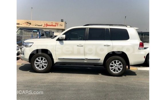 Nunua Imported Toyota Land Cruiser White Gari ndani ya Import - Dubai nchini Hhohho Nunua Imported Toyota Land Cruiser White Gari ndani ya Import - Dubai nchini Hhohho