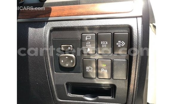 Nunua Imported Toyota Land Cruiser White Gari ndani ya Import - Dubai nchini Hhohho Nunua Imported Toyota Land Cruiser White Gari ndani ya Import - Dubai nchini Hhohho