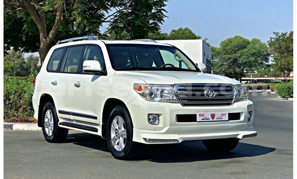 Acheter Import Voiture Toyota Land Cruiser Blanc à Import - Dubai, Hhohho Acheter Import Voiture Toyota Land Cruiser Blanc à Import - Dubai, Hhohho