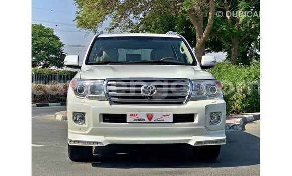 Acheter Import Voiture Toyota Land Cruiser Blanc à Import - Dubai, Hhohho Acheter Import Voiture Toyota Land Cruiser Blanc à Import - Dubai, Hhohho