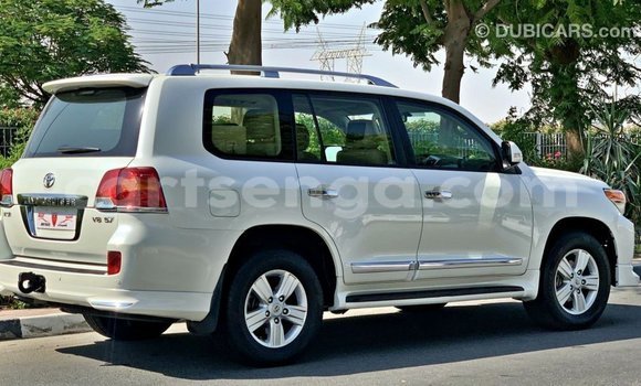 Acheter Import Voiture Toyota Land Cruiser Blanc à Import - Dubai, Hhohho Acheter Import Voiture Toyota Land Cruiser Blanc à Import - Dubai, Hhohho