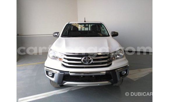 Nunua Imported Toyota Hilux White Gari ndani ya Import - Dubai nchini Hhohho Nunua Imported Toyota Hilux White Gari ndani ya Import - Dubai nchini Hhohho