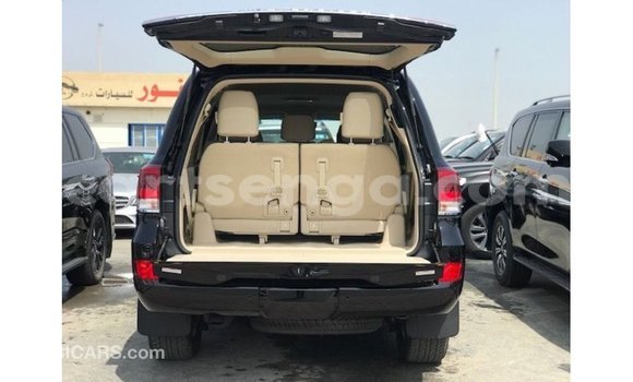 Nunua Imported Toyota Land Cruiser Black Gari ndani ya Import - Dubai nchini Hhohho Nunua Imported Toyota Land Cruiser Black Gari ndani ya Import - Dubai nchini Hhohho
