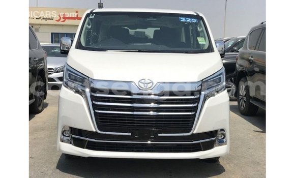 Nunua Imported Toyota Granvia White Gari ndani ya Import - Dubai nchini Hhohho Nunua Imported Toyota Granvia White Gari ndani ya Import - Dubai nchini Hhohho