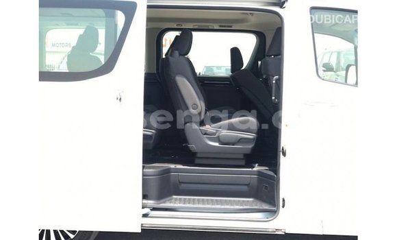 Nunua Imported Toyota Granvia White Gari ndani ya Import - Dubai nchini Hhohho Nunua Imported Toyota Granvia White Gari ndani ya Import - Dubai nchini Hhohho