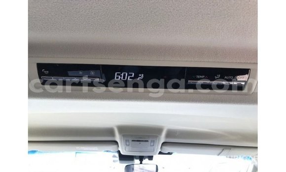 Nunua Imported Toyota Granvia White Gari ndani ya Import - Dubai nchini Hhohho Nunua Imported Toyota Granvia White Gari ndani ya Import - Dubai nchini Hhohho