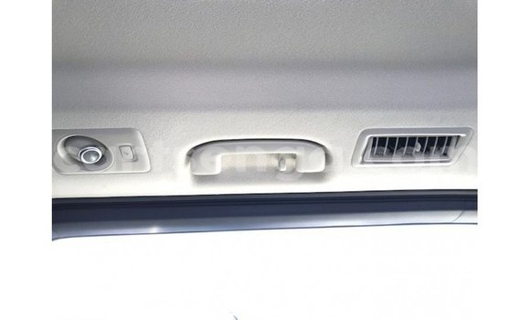 Nunua Imported Toyota Granvia White Gari ndani ya Import - Dubai nchini Hhohho Nunua Imported Toyota Granvia White Gari ndani ya Import - Dubai nchini Hhohho