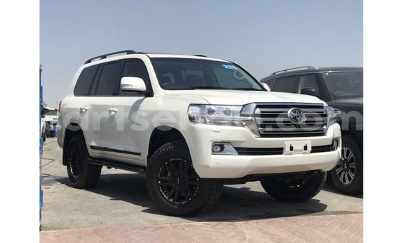 Nunua Imported Toyota Land Cruiser White Gari ndani ya Import - Dubai nchini Hhohho
