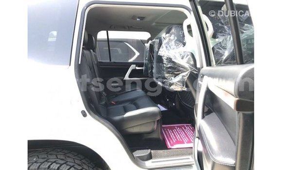 Nunua Imported Toyota Land Cruiser White Gari ndani ya Import - Dubai nchini Hhohho Nunua Imported Toyota Land Cruiser White Gari ndani ya Import - Dubai nchini Hhohho