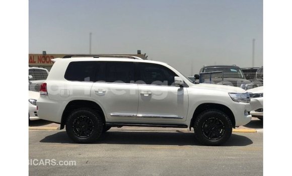 Nunua Imported Toyota Land Cruiser White Gari ndani ya Import - Dubai nchini Hhohho Nunua Imported Toyota Land Cruiser White Gari ndani ya Import - Dubai nchini Hhohho