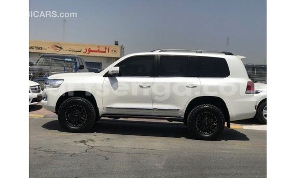 Nunua Imported Toyota Land Cruiser White Gari ndani ya Import - Dubai nchini Hhohho Nunua Imported Toyota Land Cruiser White Gari ndani ya Import - Dubai nchini Hhohho