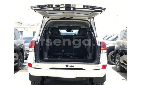 Nunua Imported Toyota Land Cruiser White Gari ndani ya Import - Dubai nchini Hhohho Nunua Imported Toyota Land Cruiser White Gari ndani ya Import - Dubai nchini Hhohho