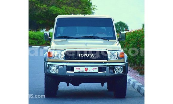 Acheter Import Voiture Toyota Land Cruiser Beige à Import - Dubai, Hhohho Acheter Import Voiture Toyota Land Cruiser Beige à Import - Dubai, Hhohho