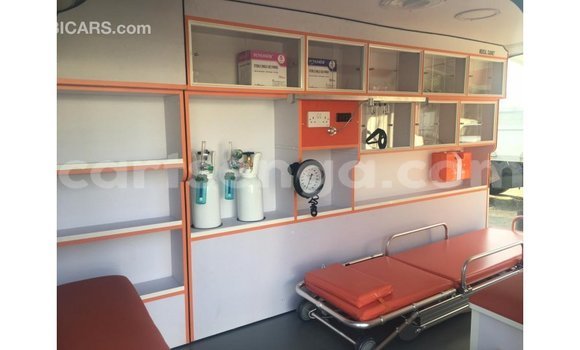 Acheter Import Voiture Toyota Hiace Blanc à Import - Dubai, Hhohho Acheter Import Voiture Toyota Hiace Blanc à Import - Dubai, Hhohho