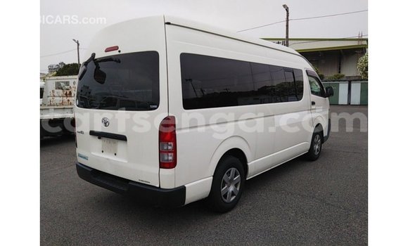 Acheter Import Voiture Toyota Hiace Blanc à Import - Dubai, Hhohho Acheter Import Voiture Toyota Hiace Blanc à Import - Dubai, Hhohho